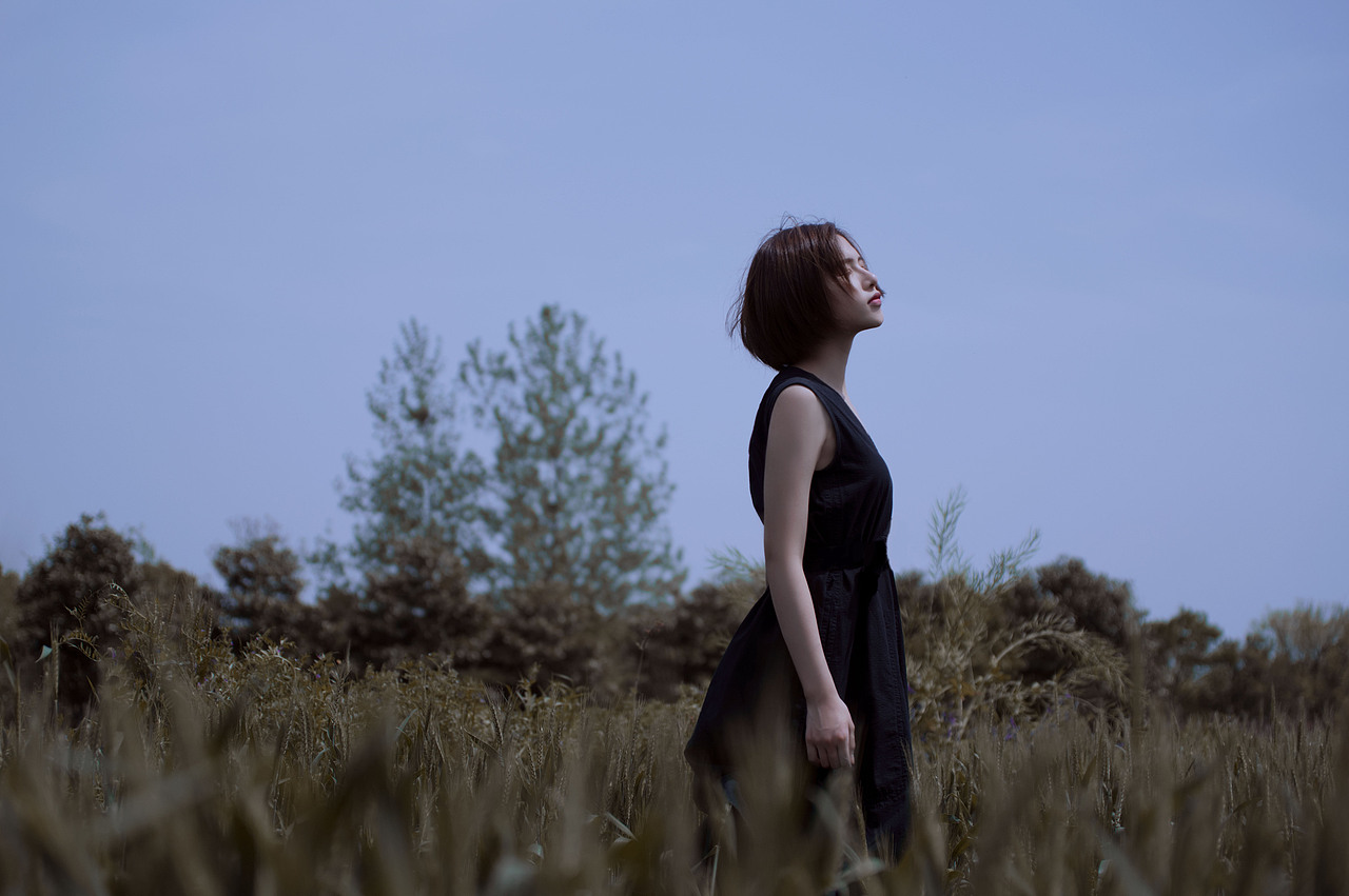 伞下又是一个雨天