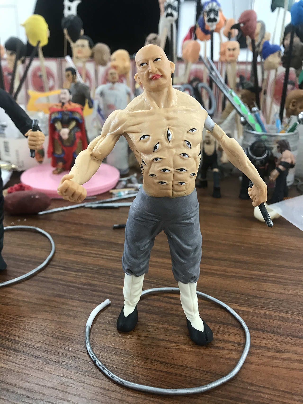 (又称多目怪,大蜈蚣成精)兵器是宝剑,唐僧被七只蜘蛛精捉住,八戒,悟空