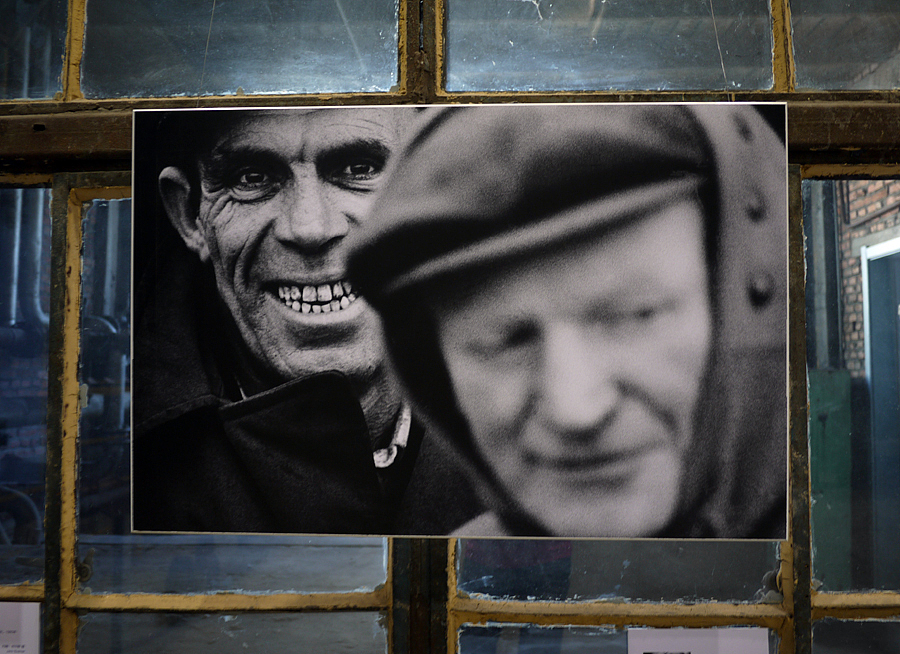 中国铁西国际工业摄影节（图ZMTE4NjAxNDQ=） - 海报 - 站酷设计师Sean山原创素材 - 站酷ZCOOL