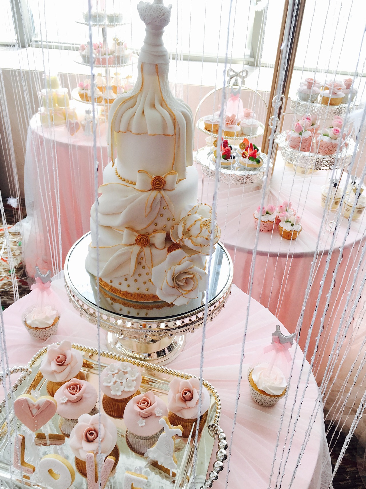 翻糖粉色系婚礼甜品台
