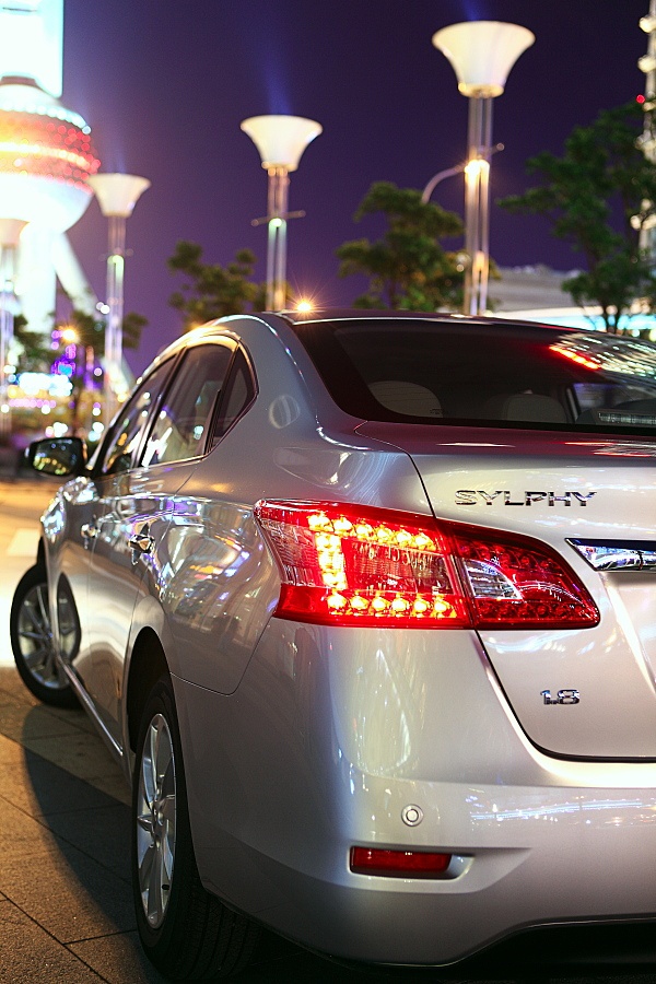 尼桑新轩逸夜景