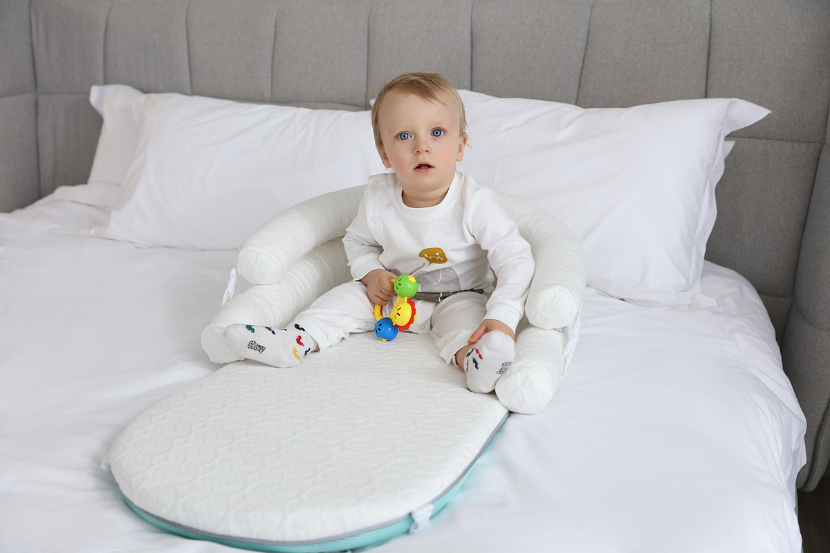 背包折叠婴儿床模特+静物拍摄