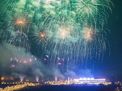 烟花与山火 照片