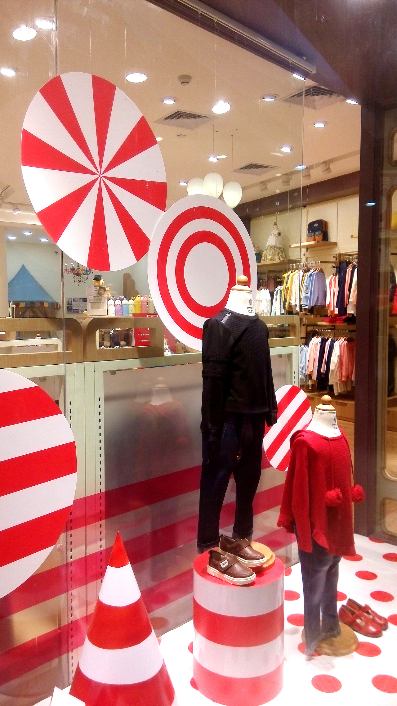 童装橱窗设计案例