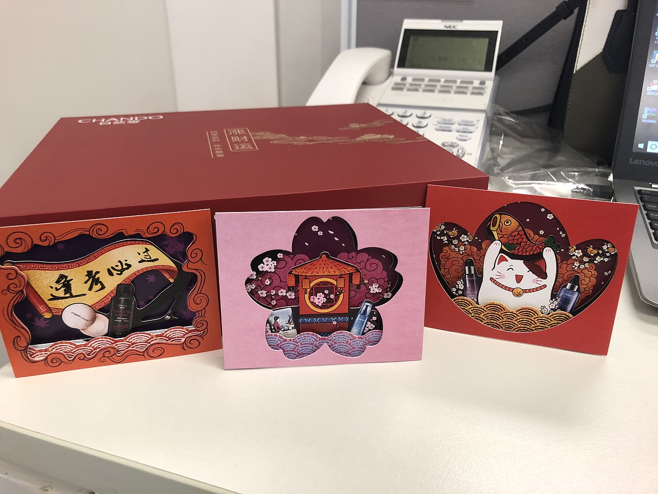 自然堂线下物料设计