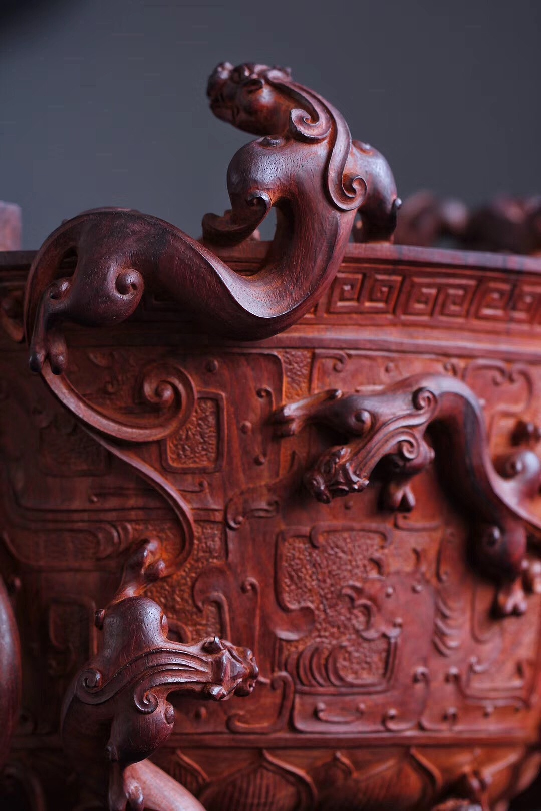 超大“螭龙捧寿杯” 