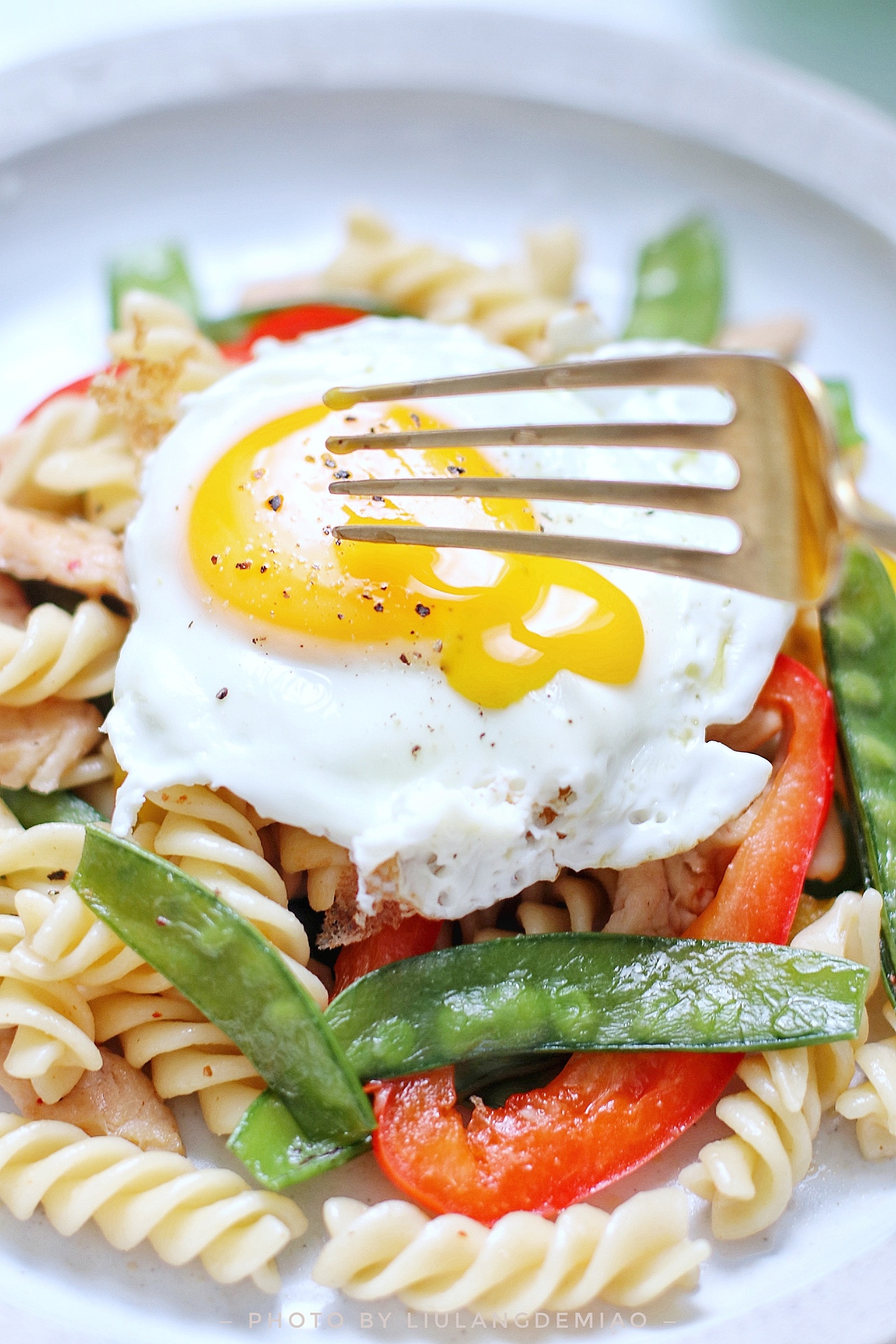 鸡肉彩蔬螺旋意面，开启明亮一天～（图ZMTIxNzg5OTg0） - 产品摄影 - 站酷设计师流浪的喵喵酱原创素材 - 站酷ZCOOL