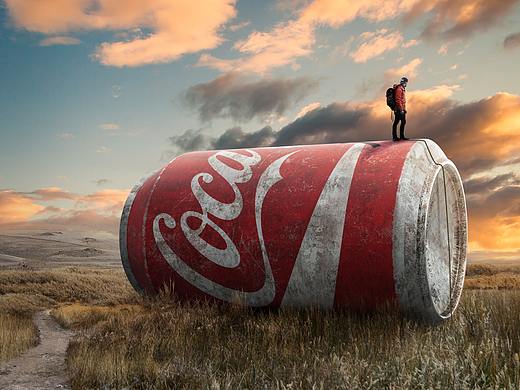 巨大可乐瓶创意合成海报
