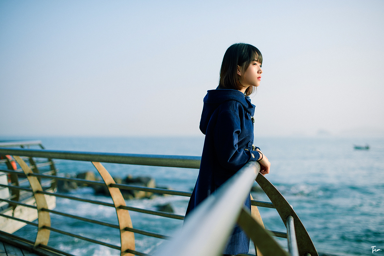 微咸海风吹散发丝
日光将思绪蒸发于天地<br>夜雾将思念汇聚成星光<br>摄影:@Fun仔<br>模特:@张阿呸