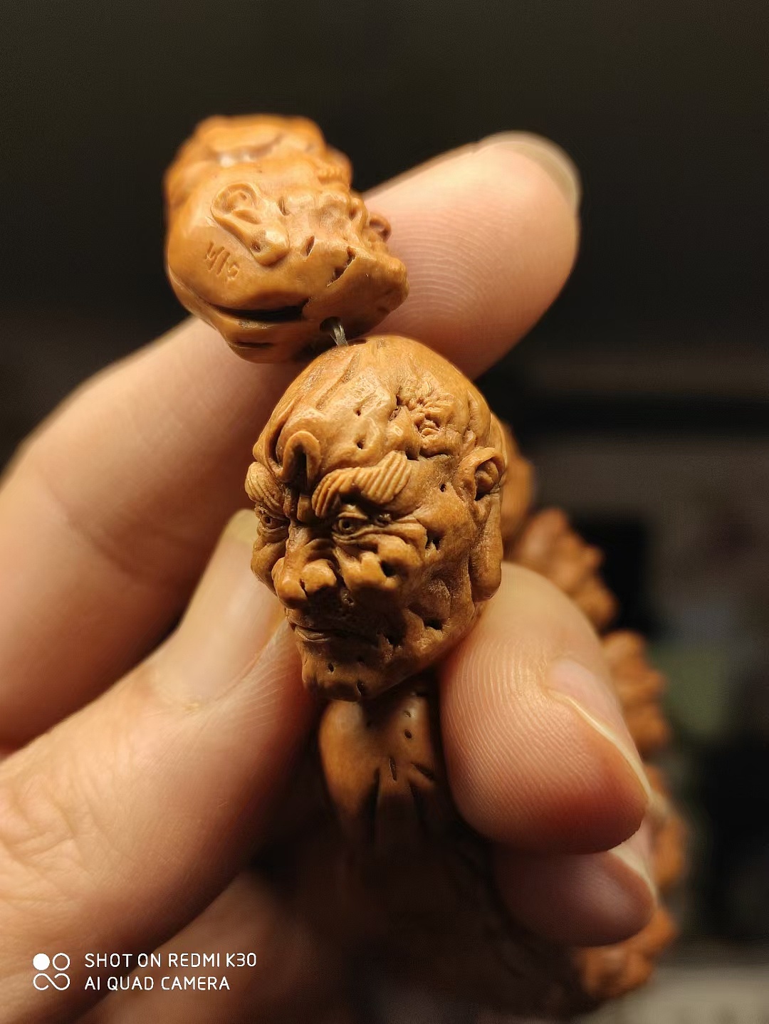 大尺寸肥城桃核纯手工雕刻罗汉头手串|手工艺|其他手工艺|大梦睡仙 - 