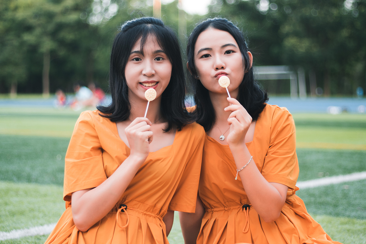 大学校园闺蜜照