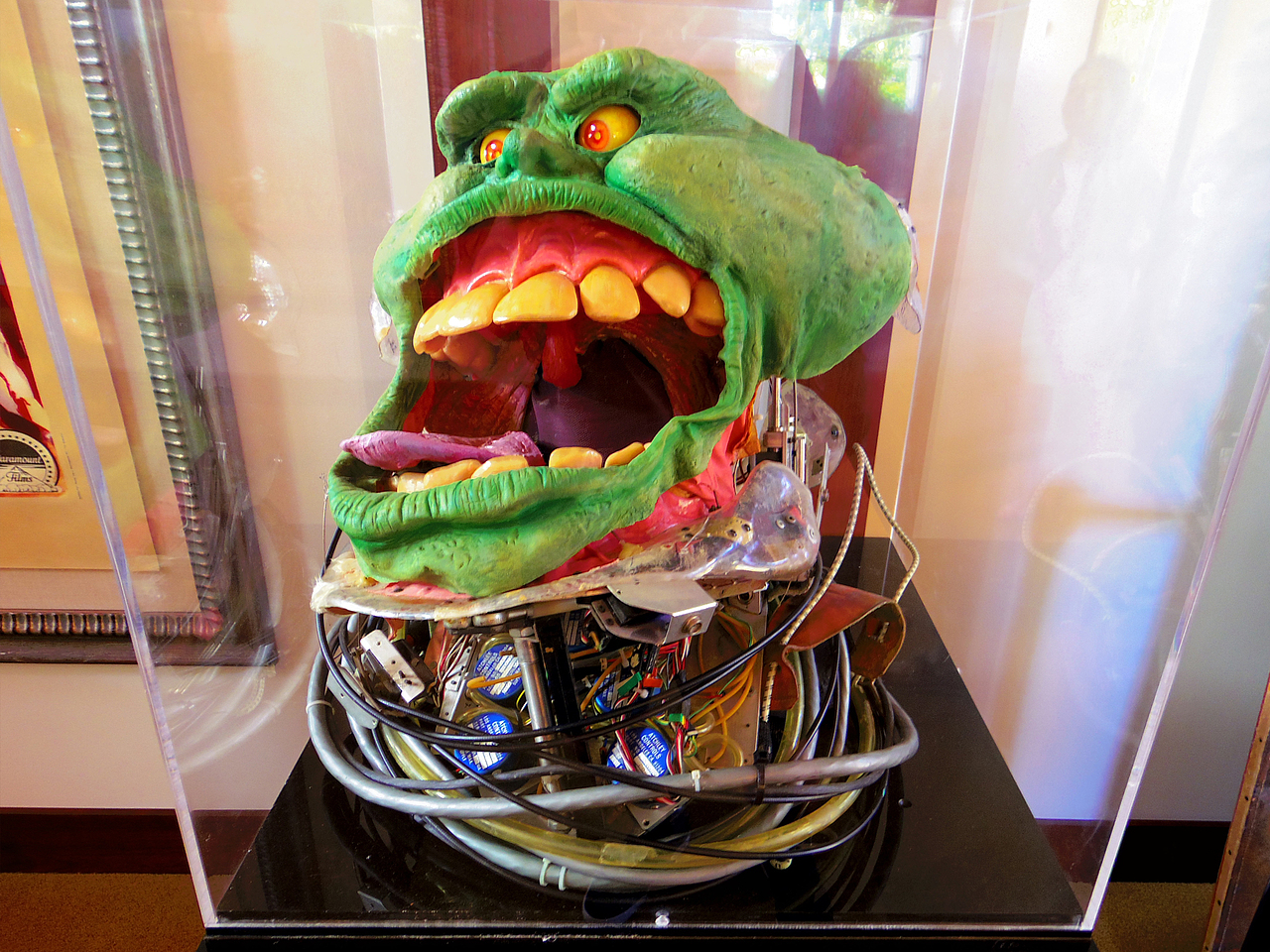 “捉鬼敢死队2” 里面“可爱的”緑怪Slimer，昔日CG技术有限的年代，大片儿都是通过“高精度巨型电动手办”来撑场面的呢...