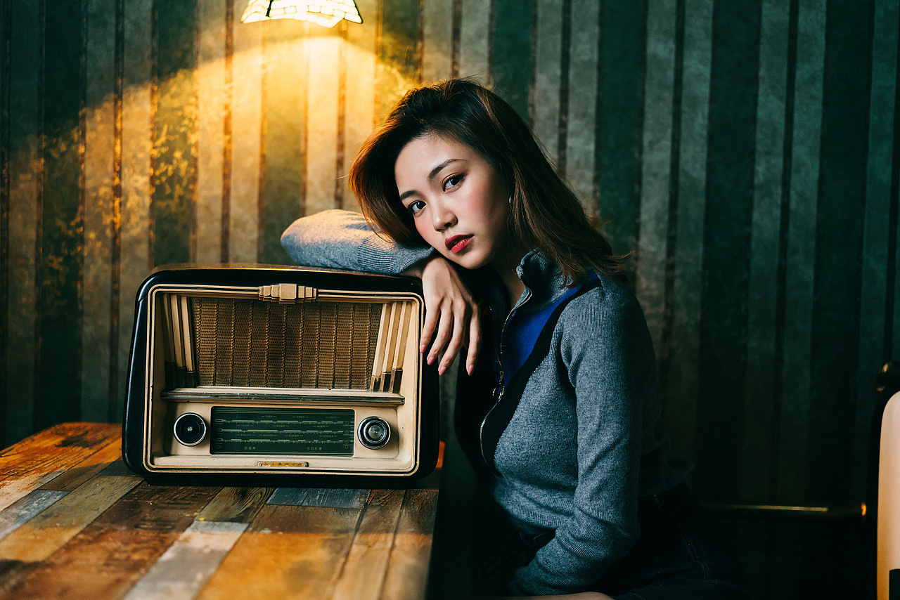 咖啡厅室内复古人像写真（图ZMTMxMDk3NDc2） - 人像摄影 - 站酷设计师Chotsins原创素材 - 站酷ZCOOL