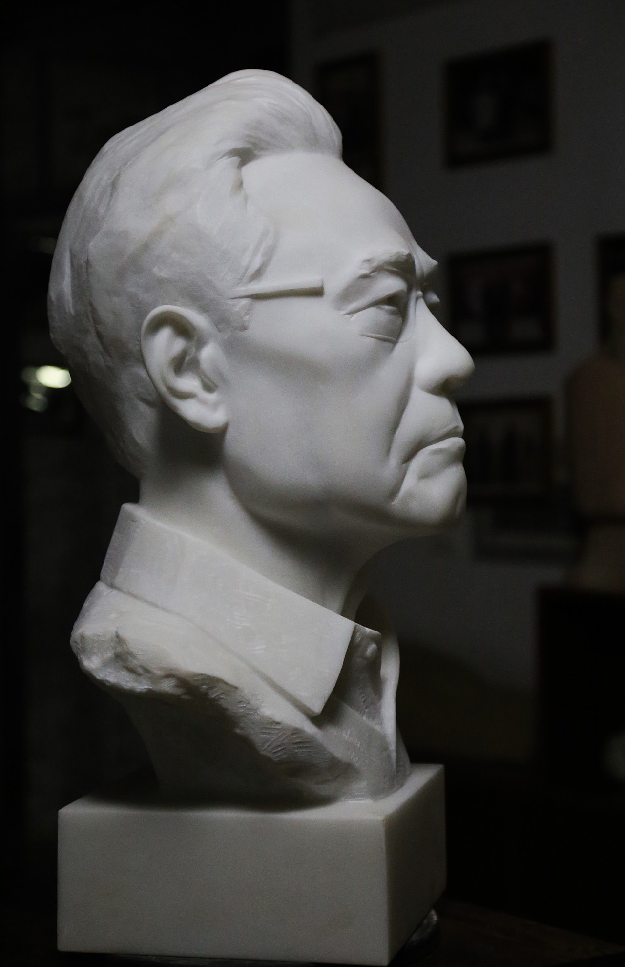 刘杰雕塑作品《钟南山》汉白玉肖像