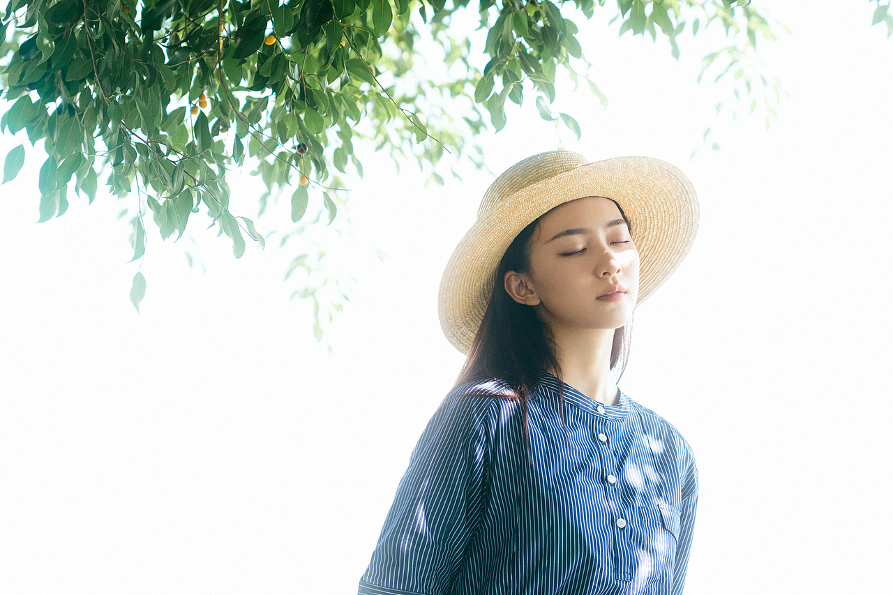 像凛冬星夜的月光,像初夏清晨的微风。