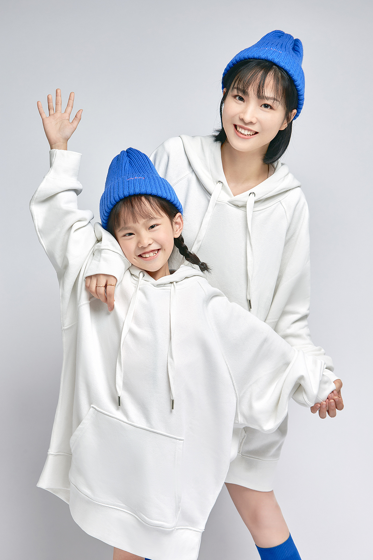 某宝大火的克莱因蓝入镜亲子照,绝了!