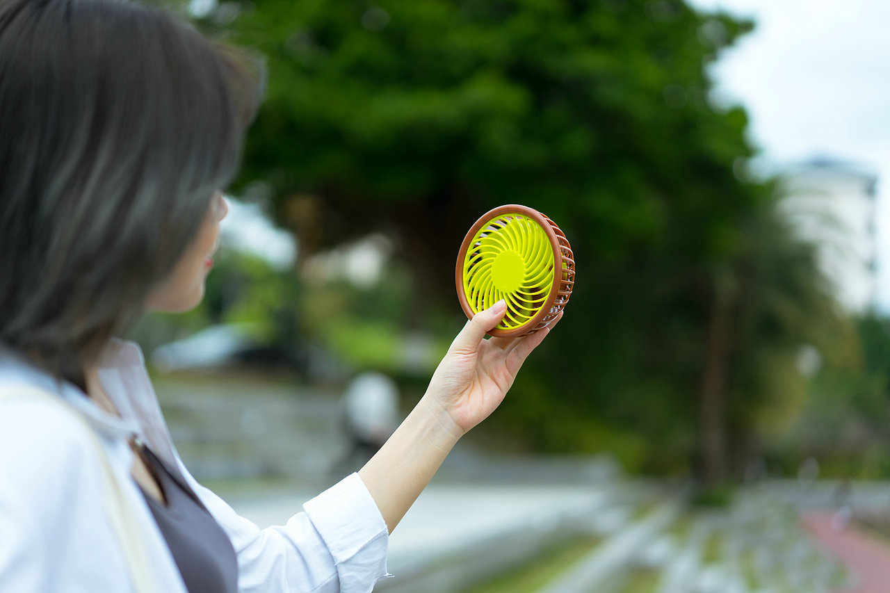 这款桌面无线小风扇，翻一翻就能变凉快~（图ZMTUzMzk2MzU2） - 电子产品 - 站酷设计师stylepie风格派原创素材 - 站酷ZCOOL