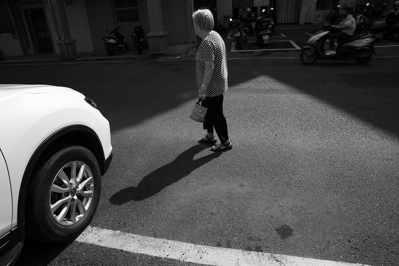 行走于市井（图ZMjM4ODAyNjc2） - 人文/纪实摄影 - 站酷设计师老炮叔叔原创素材 - 站酷ZCOOL