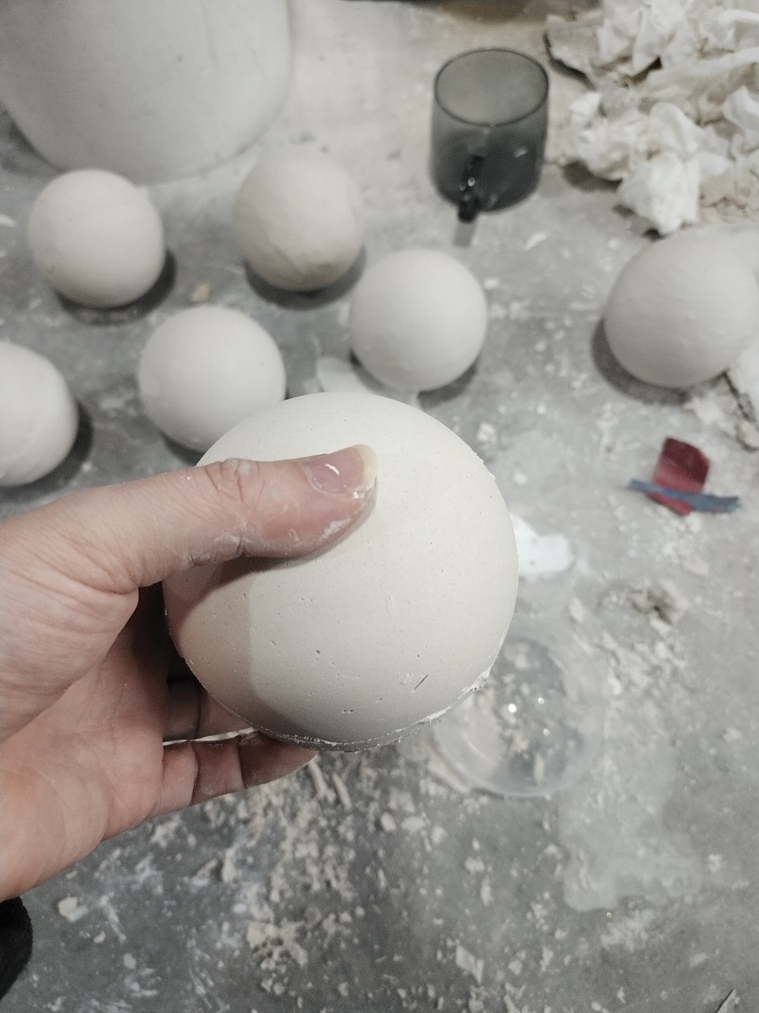 两个半圆粘接在一起