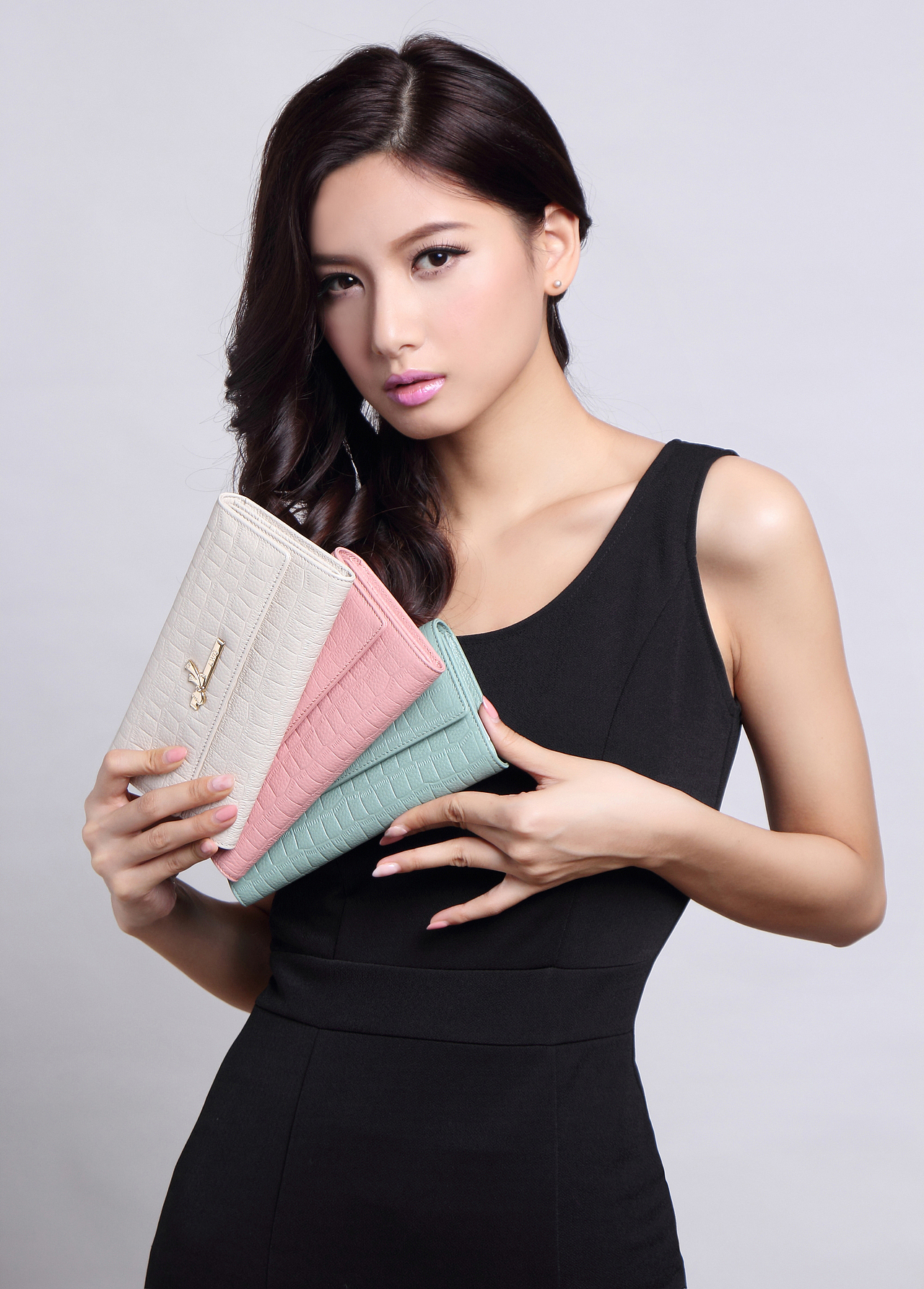 女手包钱真皮包模特拍照 广州皮具摄影 淘宝包包模特拍照（图ZNTc2Mjc3MzI=） - 产品摄影 - 站酷设计师广州古斯广告原创素材 - 站酷ZCOOL
