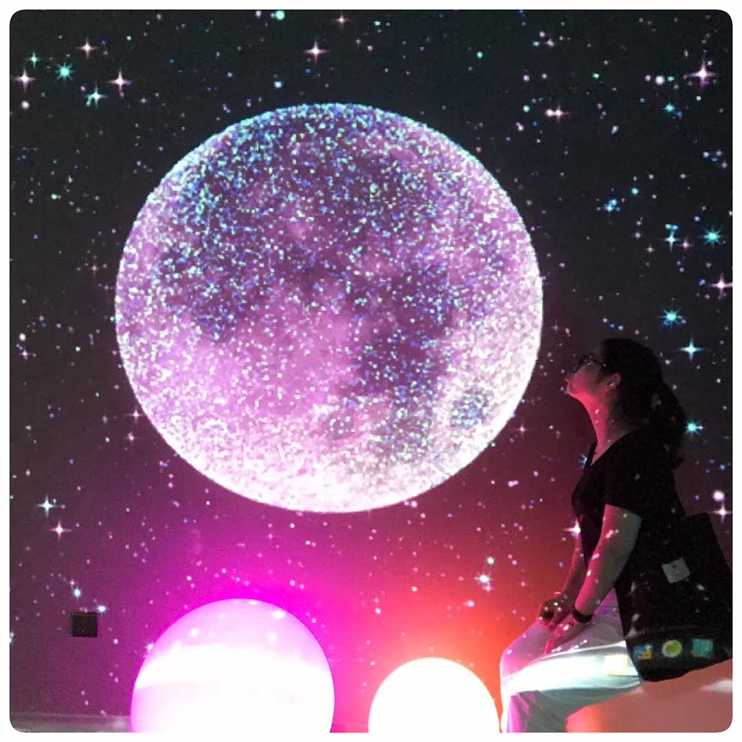 镜花宫、钻石隧道等创意活动道具