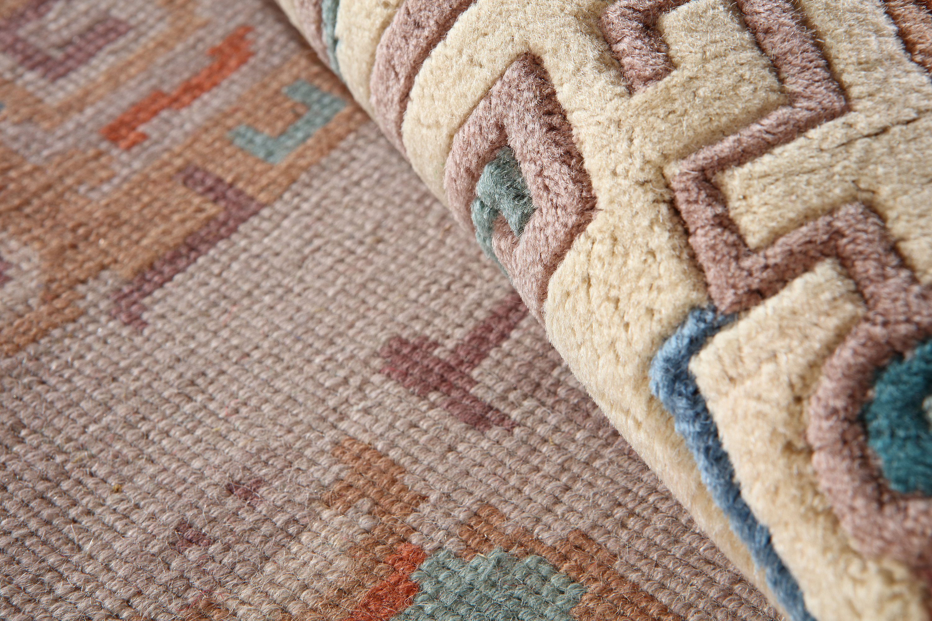 传统地毯织造技艺-库存老毯