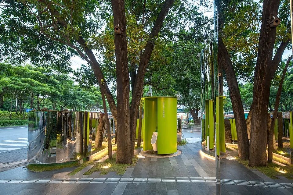 公共设计|消隐在树林中的无边界公厕