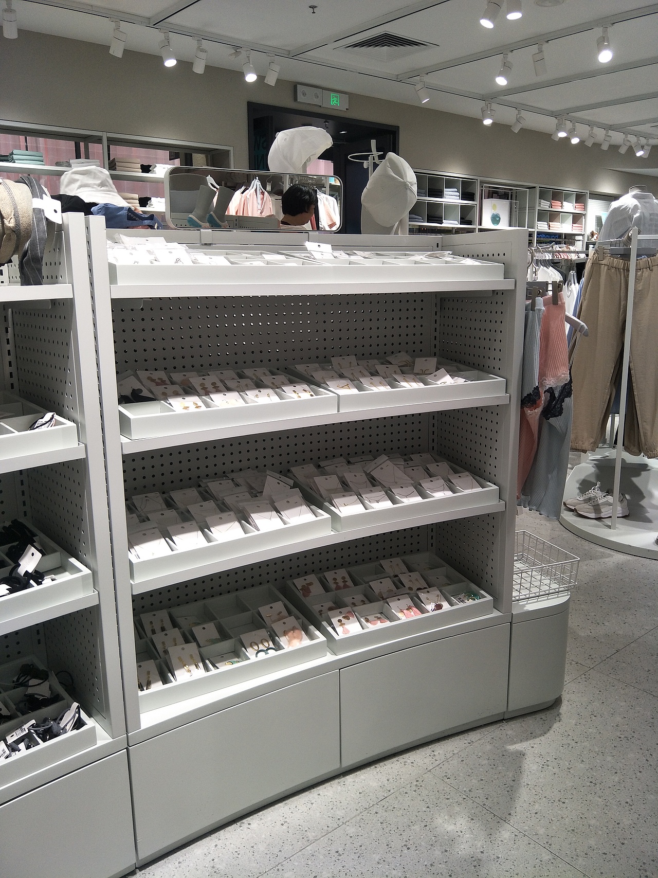 诺米货架，诺米货架出口，诺米店铺装修，NOME货架（图ZMTgxMzU5MjQ4） - 工业用品/机械 - 站酷设计师壹品展示道具小尹原创素材 - 站酷ZCOOL