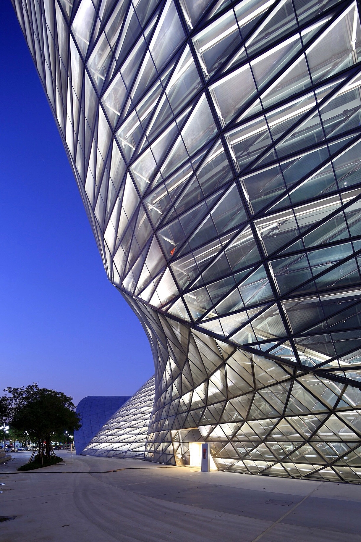 夜景下的深圳市当代艺术与城市规划馆（图ZMTQ3NTAxODEy） - 环境/建筑摄影 - 站酷设计师云时影像原创素材 - 站酷ZCOOL