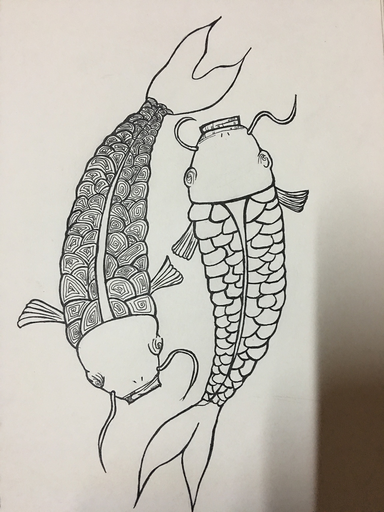 小臂形态饱满的传统鲤鱼枫叶纹身图案_南京纹彩刺青