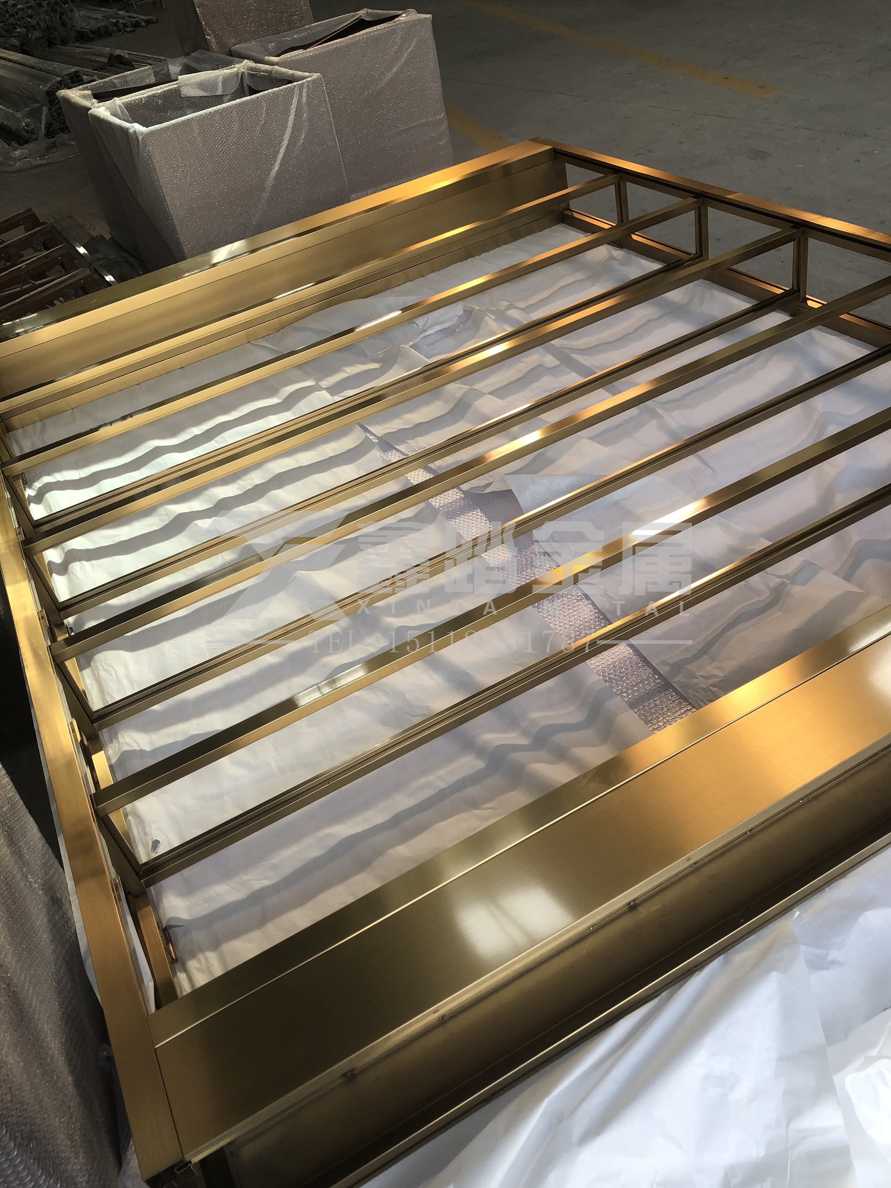 304不锈钢钛金酒架定做,简约中式不锈钢酒柜工艺效果