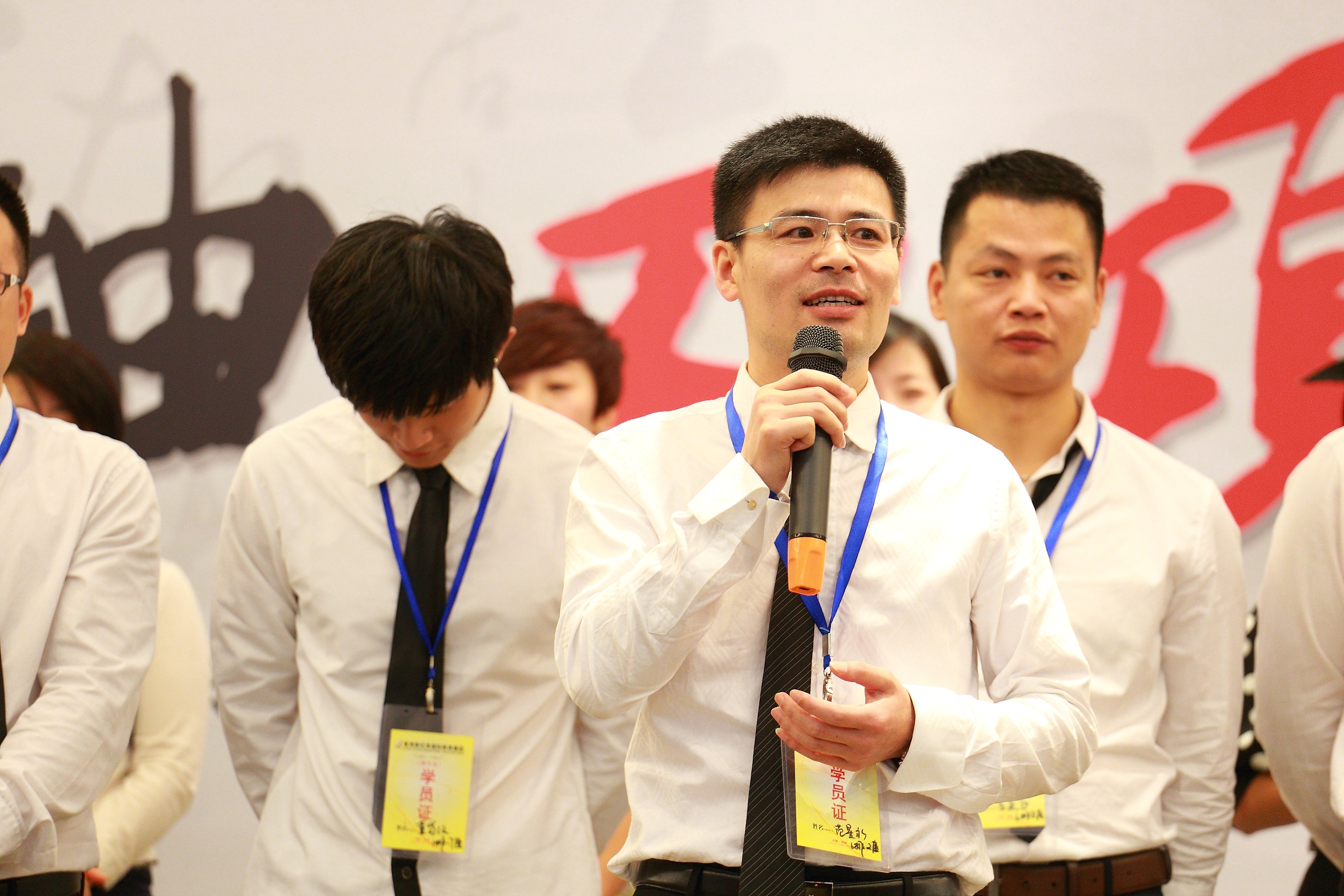 杭州创纪录企业管理咨询有限公司培训现场叶俊的学员在互动