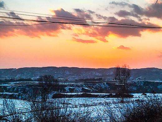 烟花渐欲迷人眼，故乡，你可曾留恋。