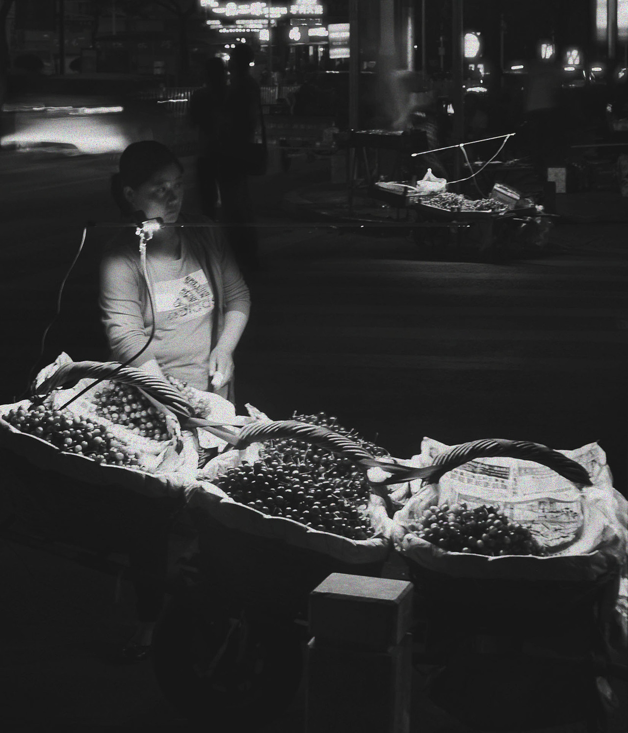 賣櫻桃的人（圖ZNTI5NDk3NDA=） - 人像攝影 - 站酷設(shè)計(jì)師設(shè)計(jì)師小于原創(chuàng)素材 - 站酷ZCOOL