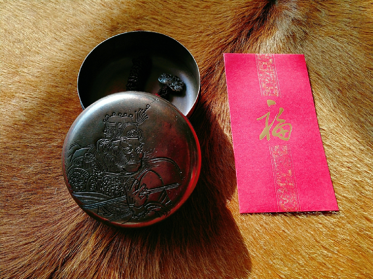 这和我这些年在舞美设计工作之外,对于中国传统文化的发掘和跨界合作也是不谋而合的。(详见《添福,出自桂林,不止于桂林 》https://www.zcool.com.cn/work/ZNDIyMDgxMTI=.html)