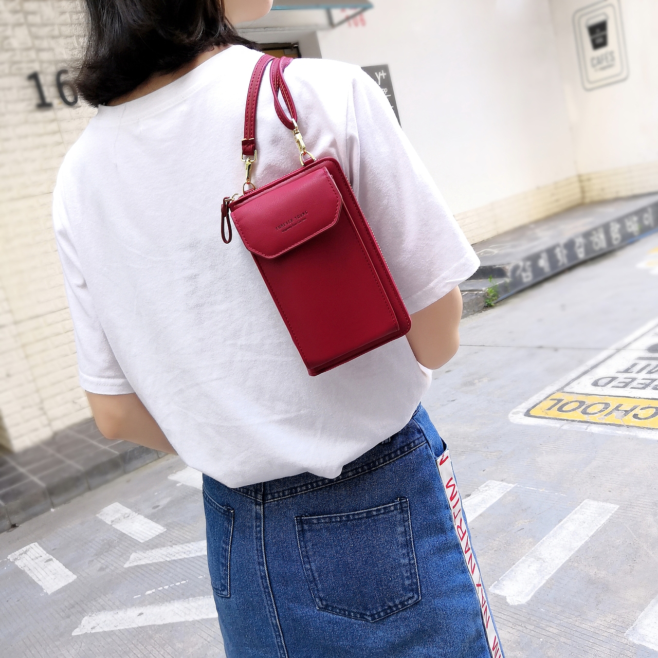 淘宝拍照多功能手机包拍摄静物拍摄模特街拍女包摄影（图ZMTYyNTExOTgw） - 产品摄影 - 站酷设计师广州集映视觉摄影原创素材 - 站酷ZCOOL