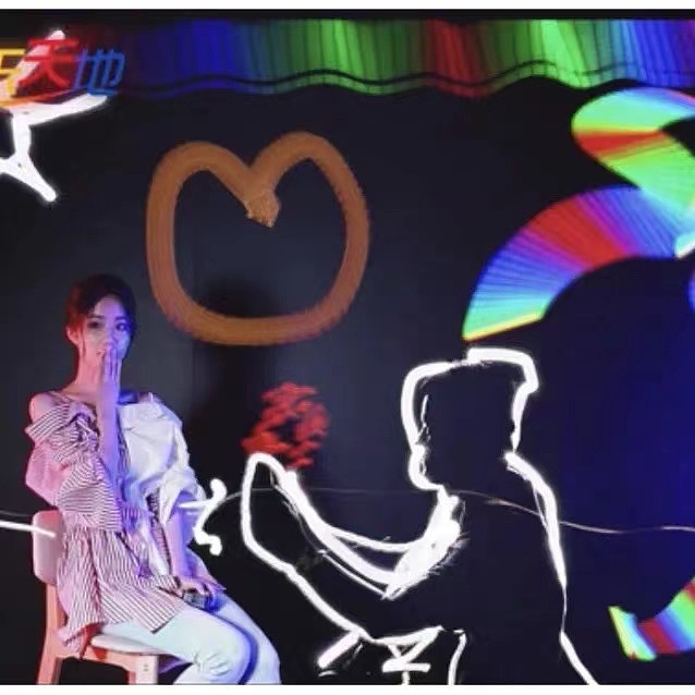 光绘涂鸦潮流互动拍照网红打卡2021火爆品牌宣传（图ZMjY2NDQ0Mjcy） - 其他摄影 - 站酷设计师超前互动拍照装置原创素材 - 站酷ZCOOL