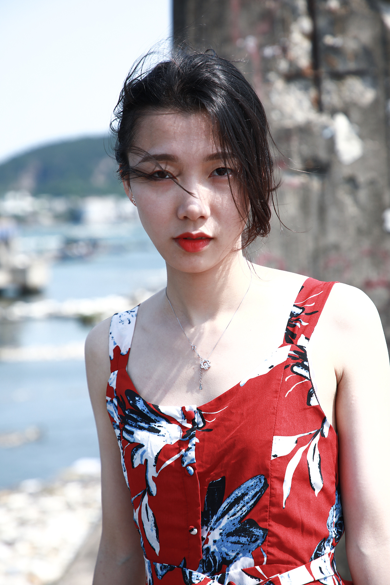 让青春吹动你的长发。