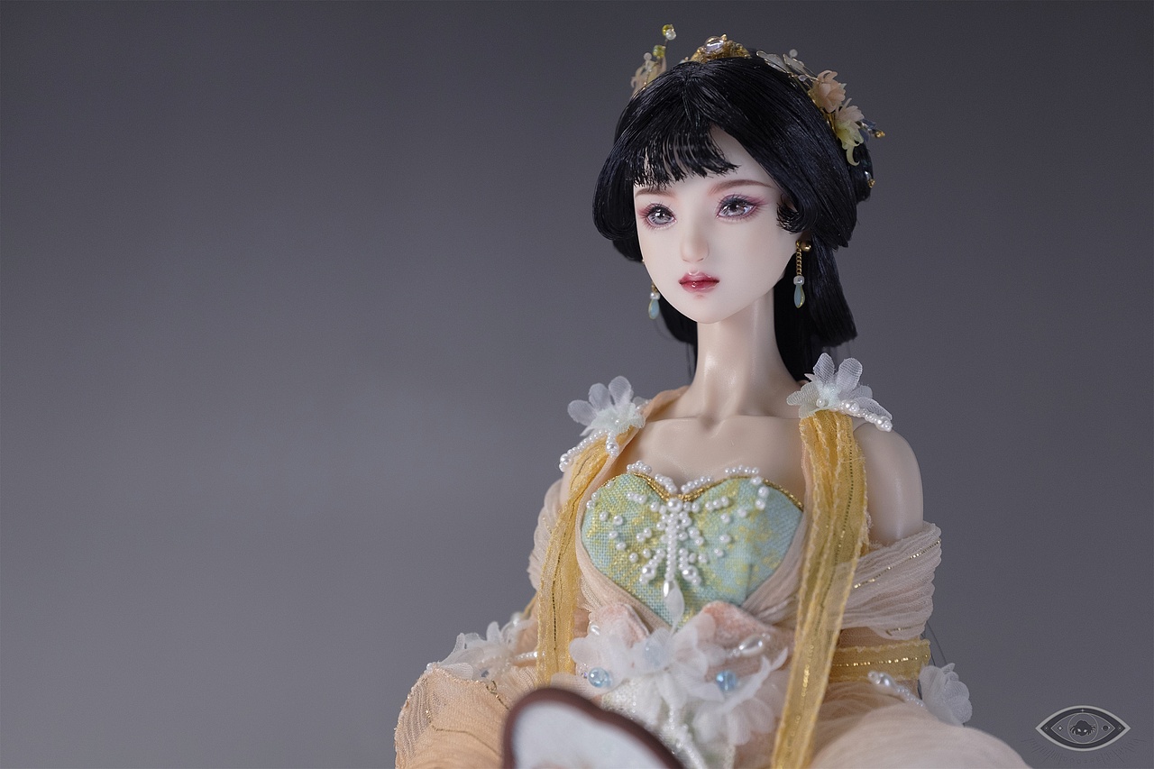 「睹尔DOOARE合作成品--芒种」
妆师:龙龙龙<br>服装师:子虚集<br>发型&首饰师:范范<br>扇师:瑞