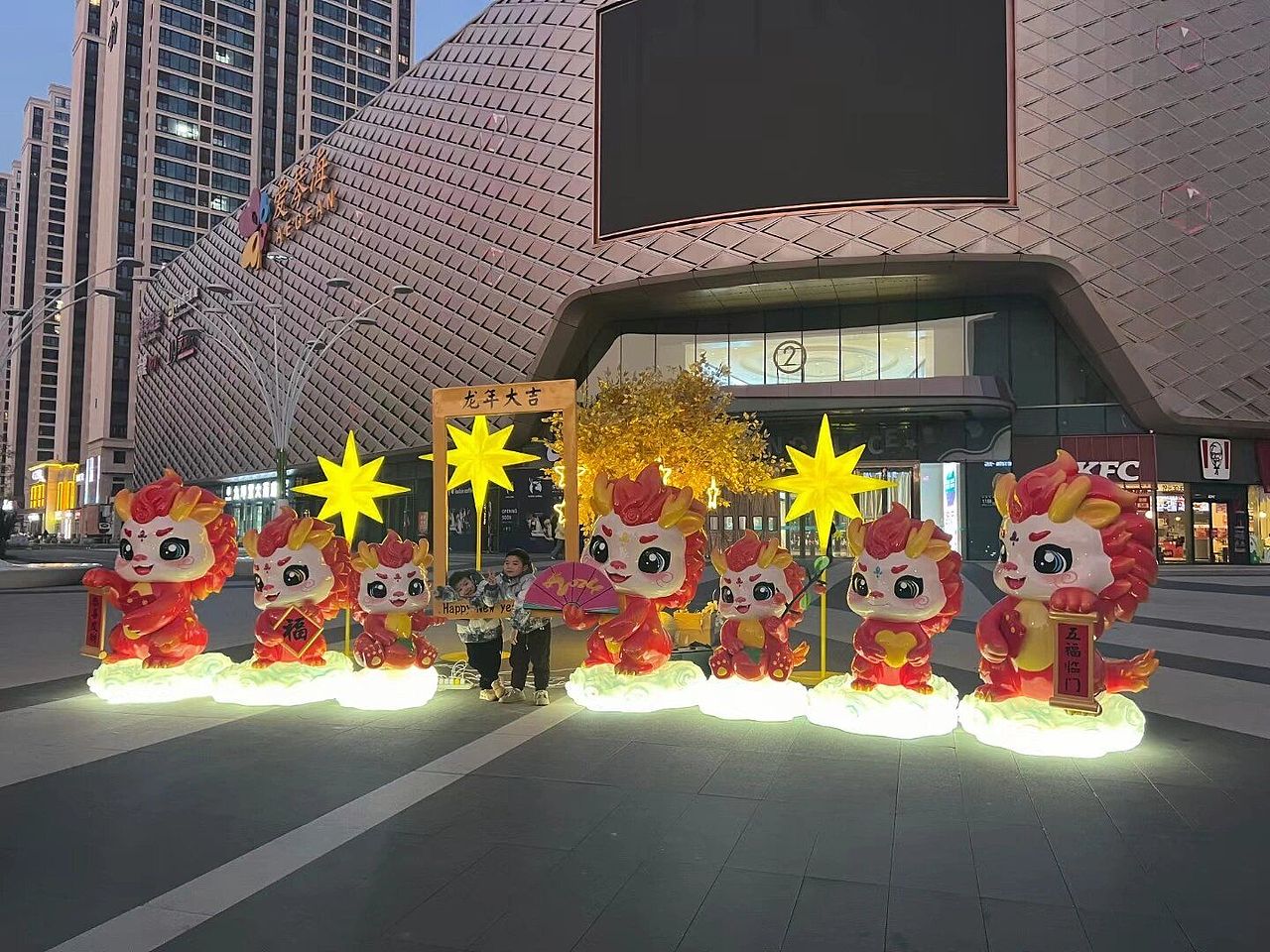 玻璃钢纤维龙年卡通吉祥物雕塑商场美陈摆件