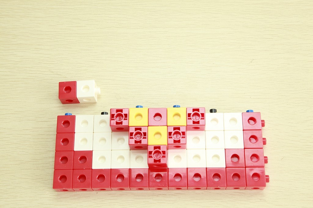 一款简单的玩具组装定格动画制作。