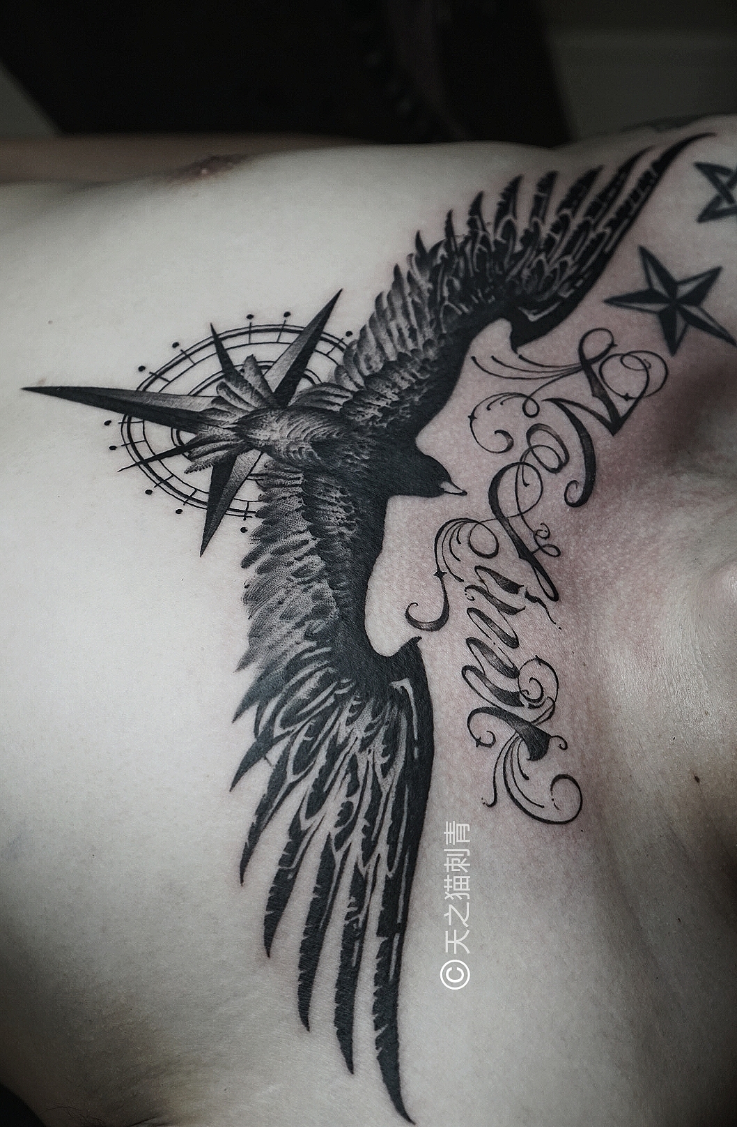 胸口图腾老鹰