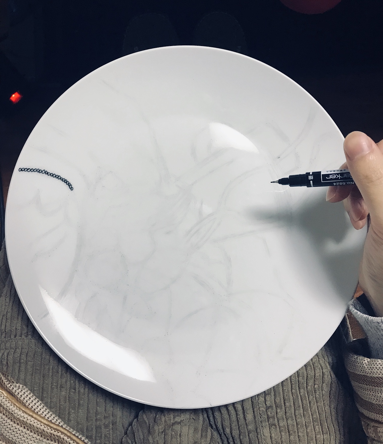 假期回家帮老妈画盘子装饰画