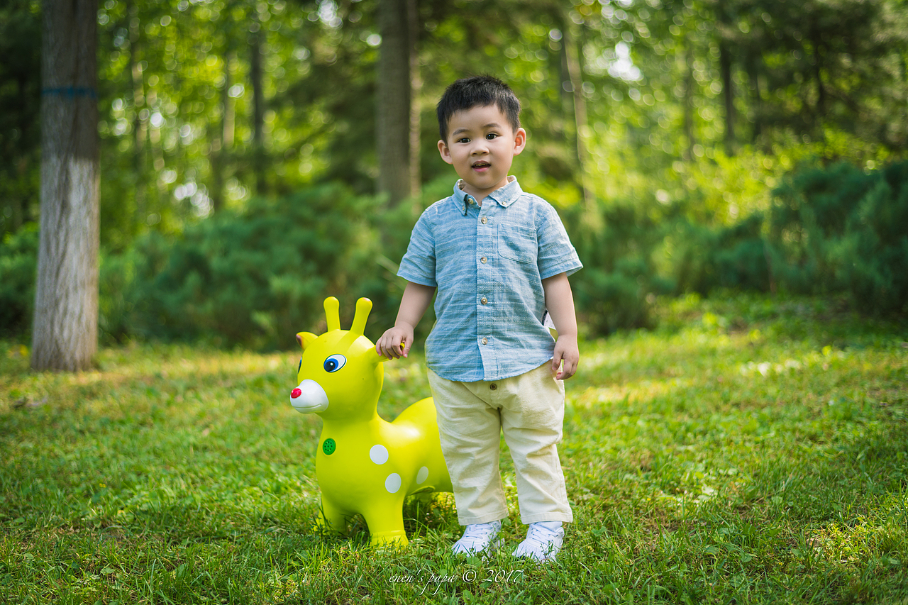 我有一双大大大大大大大眼睛（图ZOTI2OTAxODQ=） - 人像摄影 - 站酷设计师恩恩的老爸原创素材 - 站酷ZCOOL