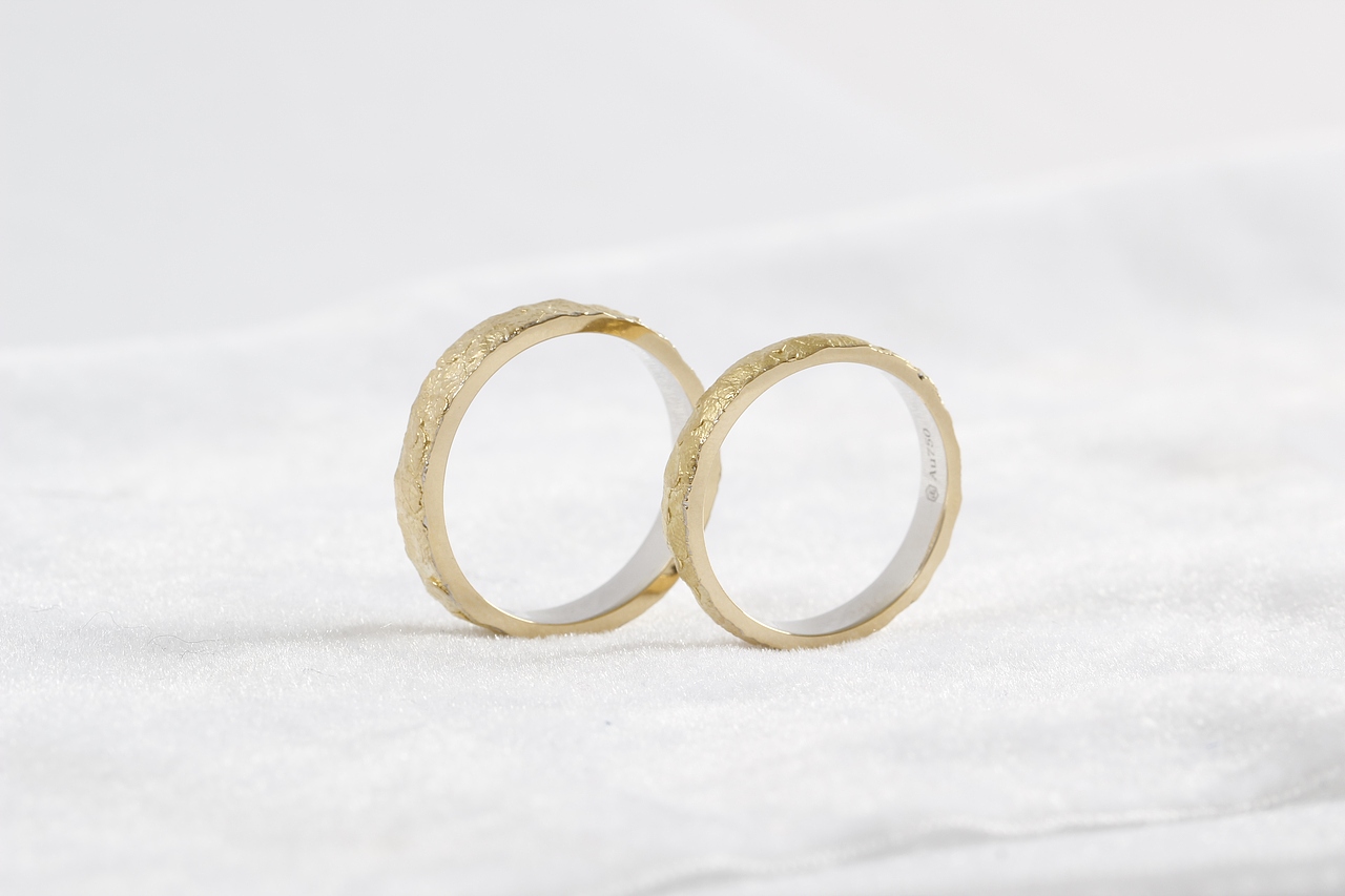 戒指内圈k白,表面k黄处理,分色效果更好