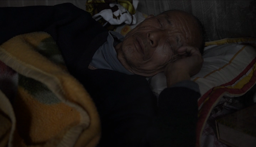 《褪色》一部讲述空巢老人的短片