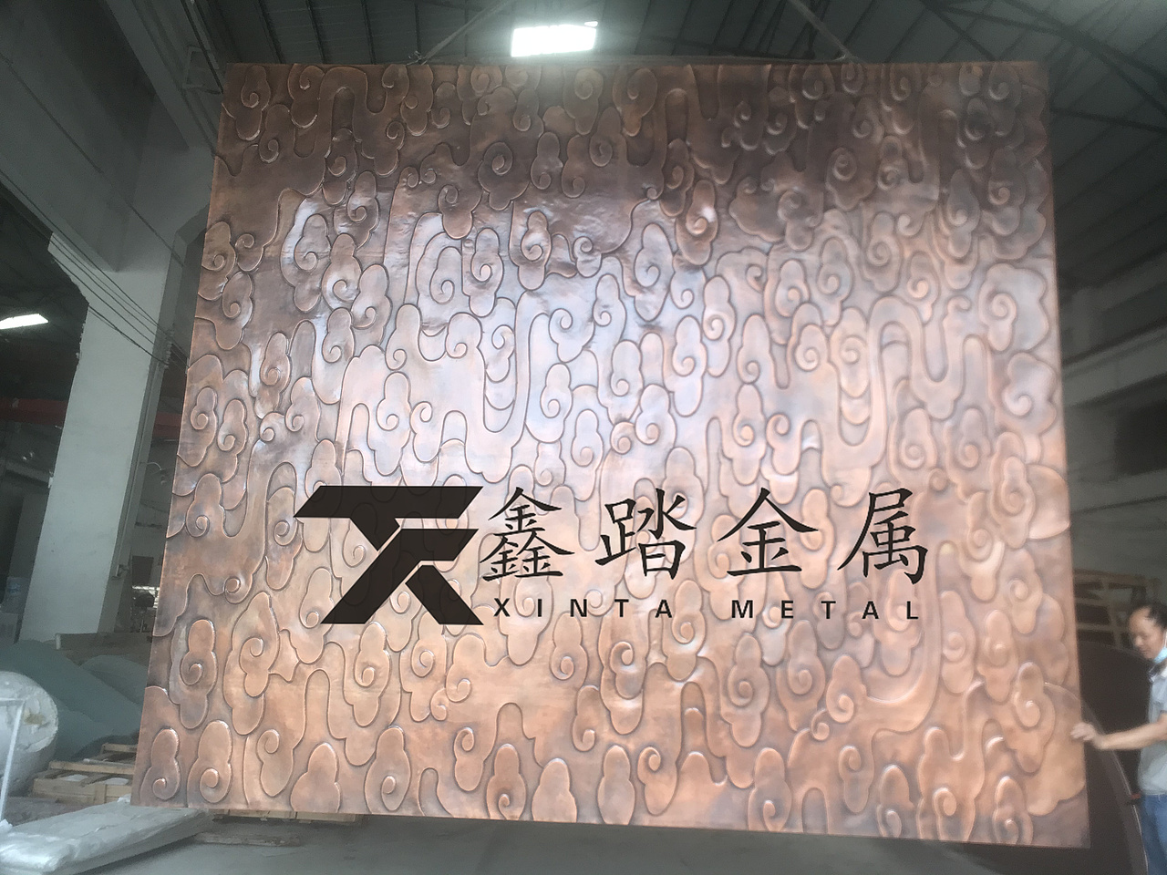 抽象锻铜浮雕景墙壁画线条流畅简洁、手工锻造壁画肌理