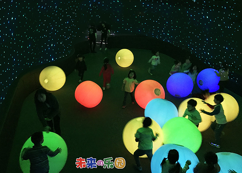 高端镜花宫 网红艺术展