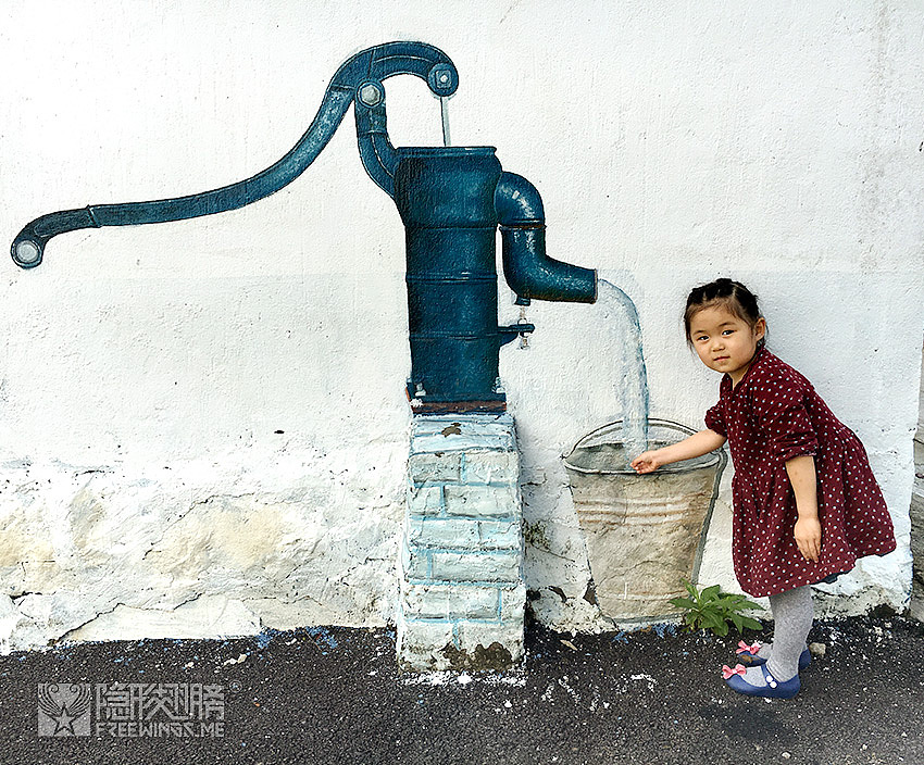 ▲ 小姑娘,你要接水吗?