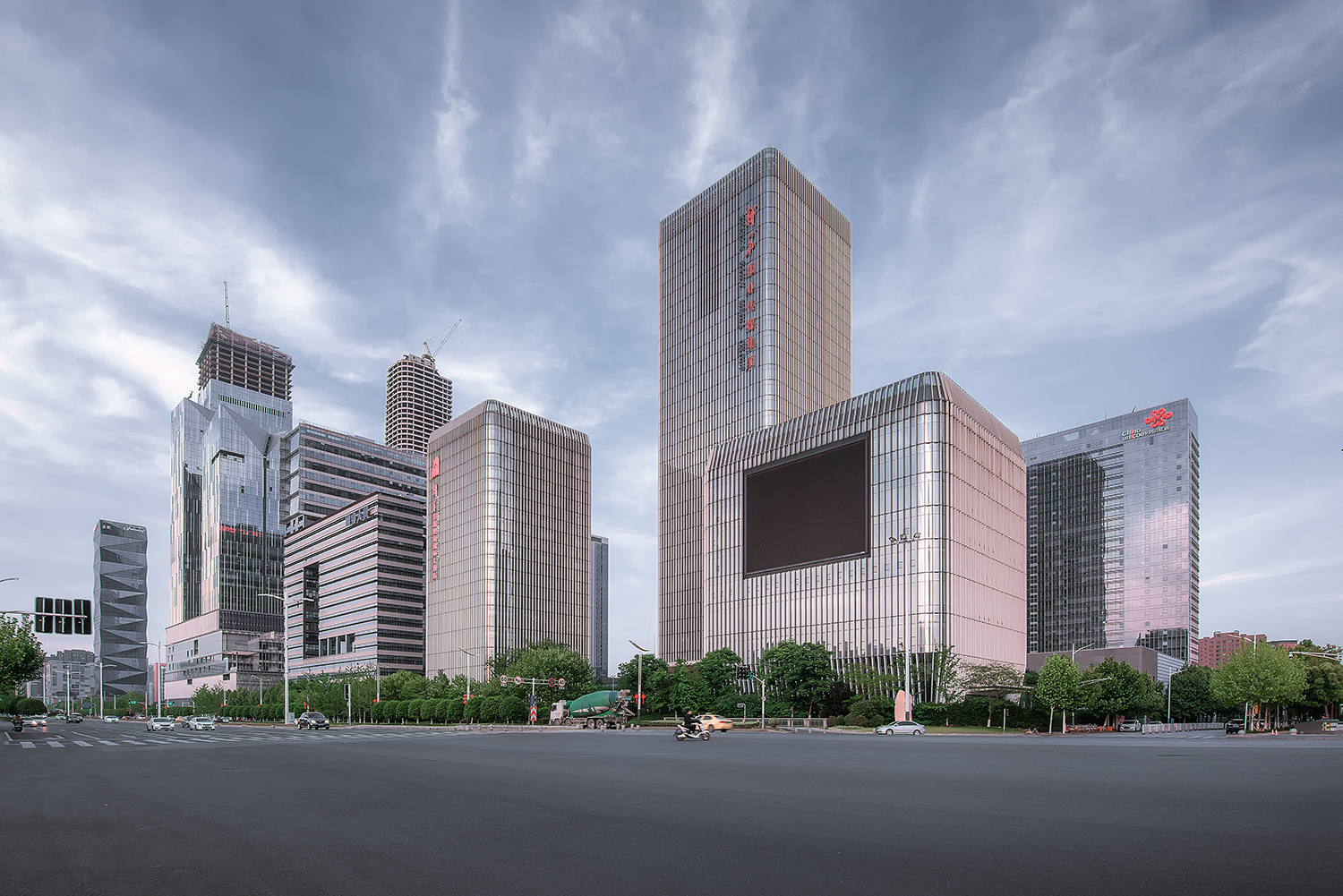 南京河西CBD地标性建筑之一 新地中心 超甲级品质办公首选 - 知乎